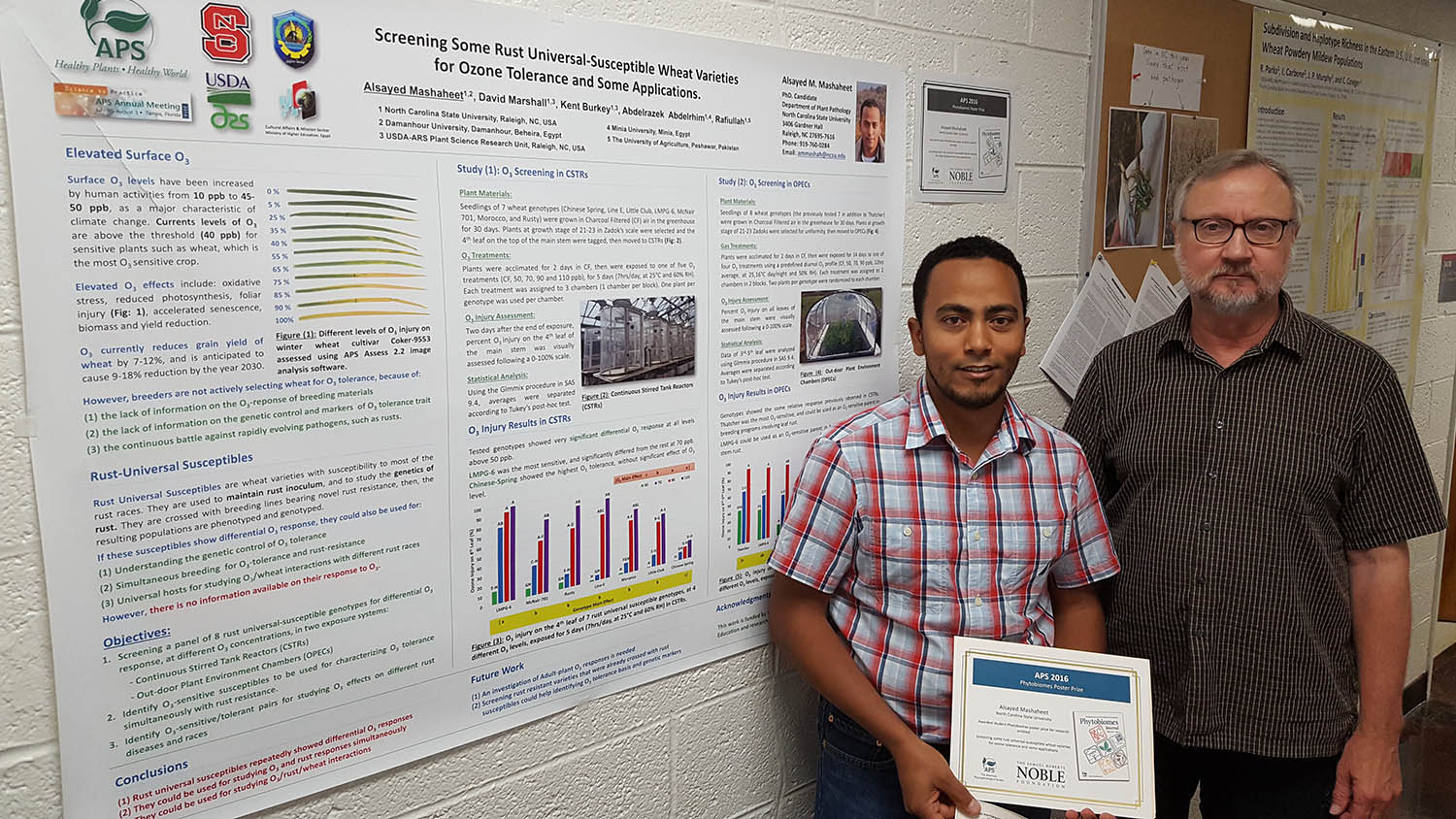 Alsayed M. Mashaheet and mentor pose with research poster and award
