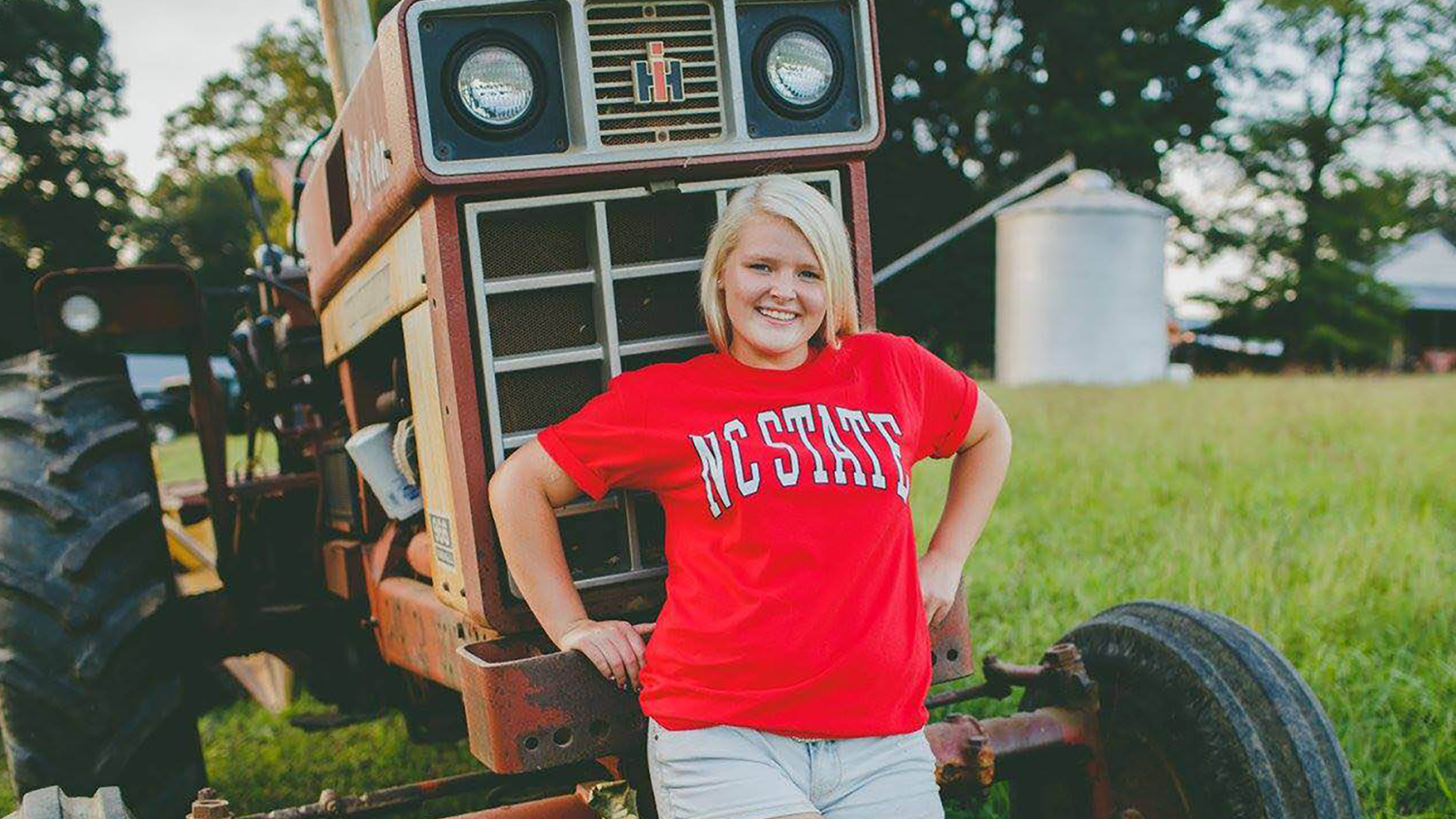 Laura Johnson is one of the 2016 Bone Scholars, studying animal science.