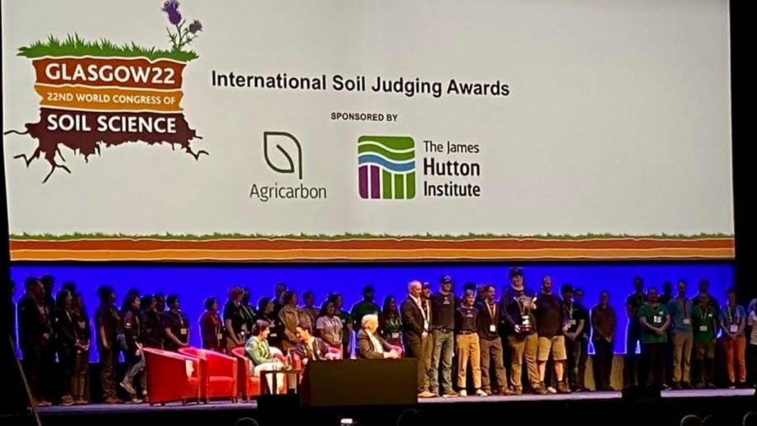 curtis Murphy and other Team USA members win the 2022 World Soil Judging