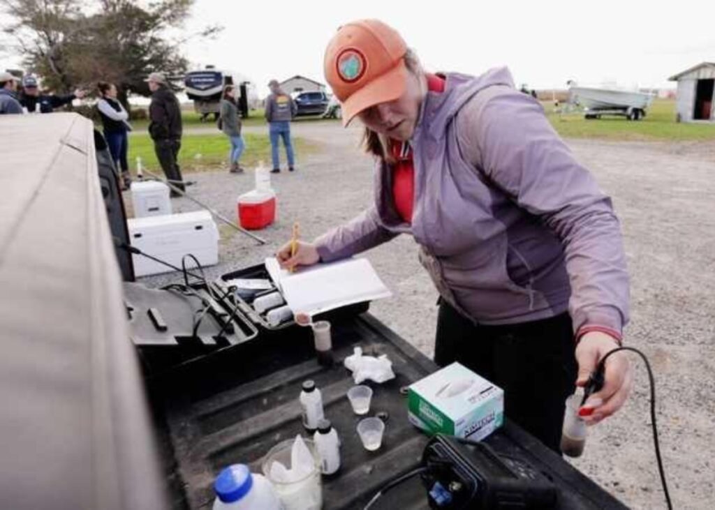 Ph.D. student Julia Fleiner tests soil samples for salinity at a coastal field day.