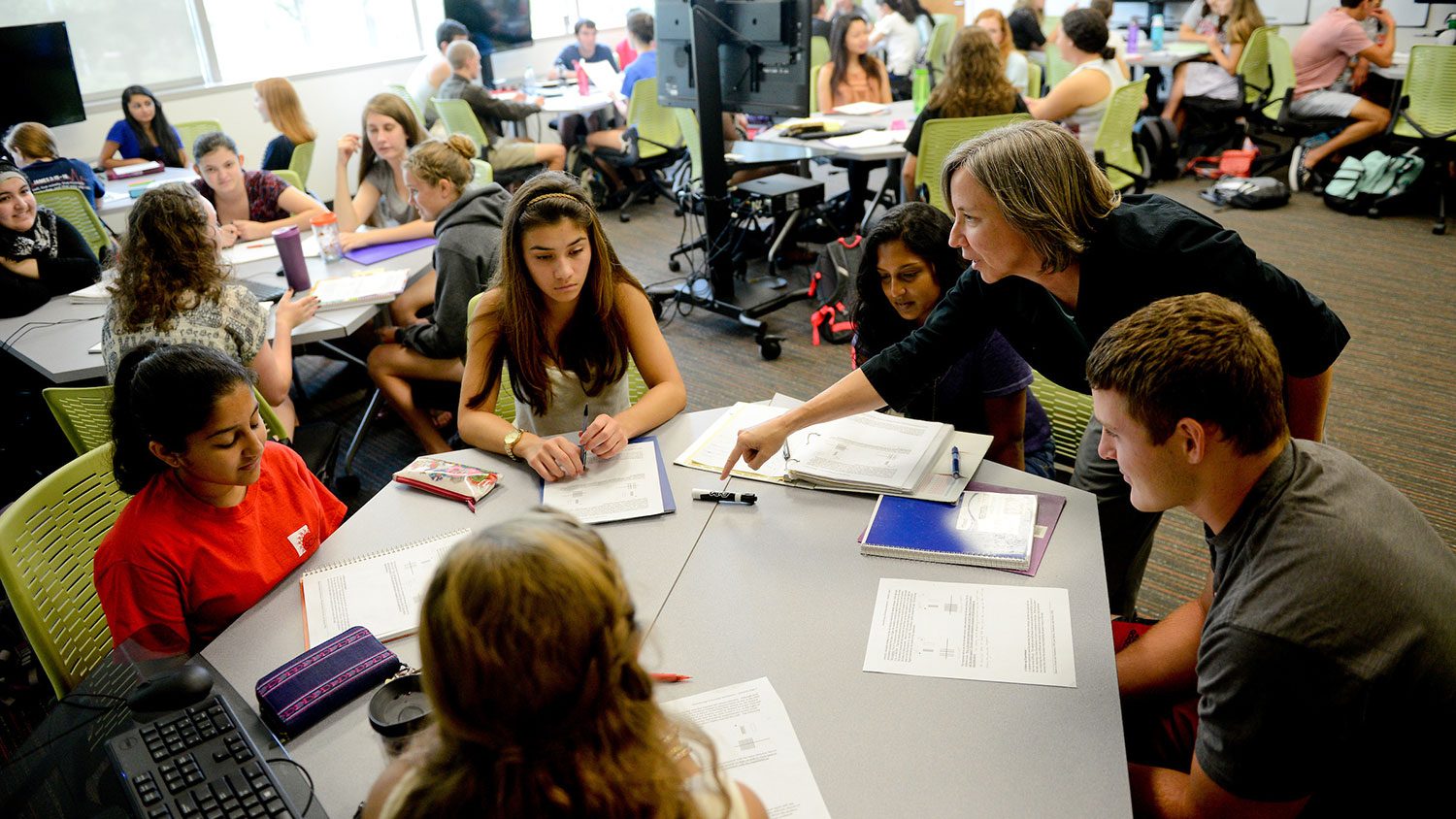 Life sciences survey class at NC State