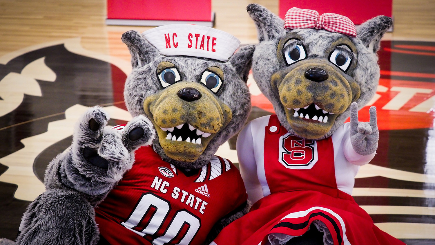 nc state wolf mascots