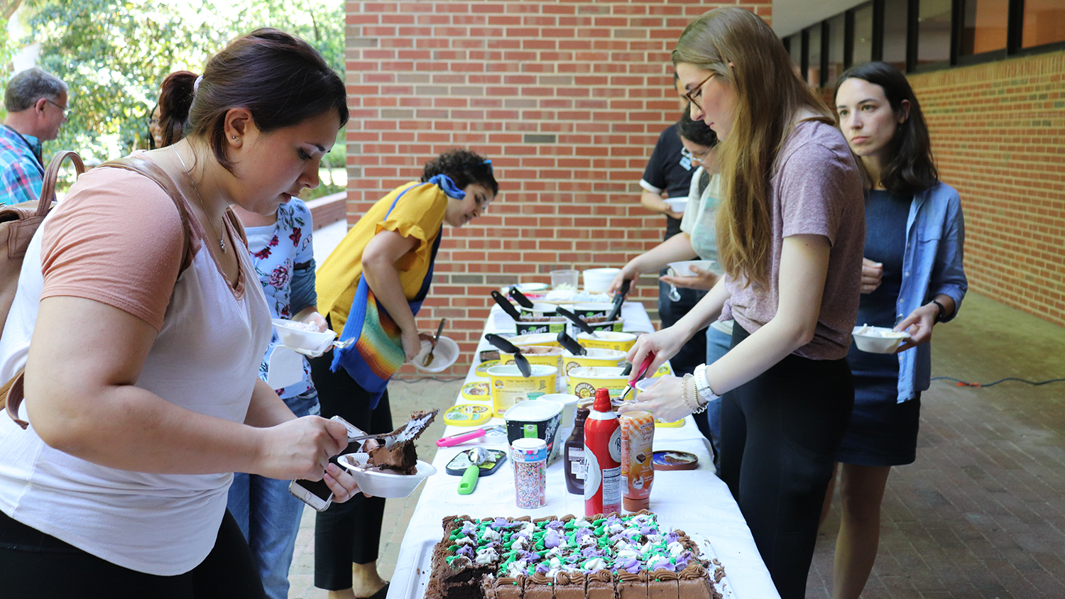 Students get ice cream at the PMB ice cream social.