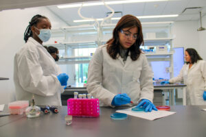 N.C. PSI graduate students teach high school students how to perform experiments in the Demo Lab.