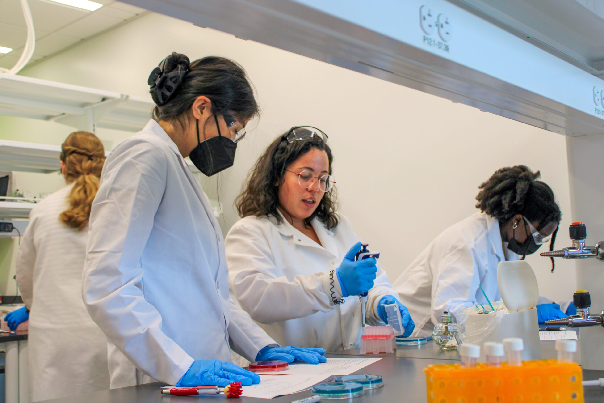 N.C. PSI graduate students teach high school students how to perform experiments in the Demo Lab.