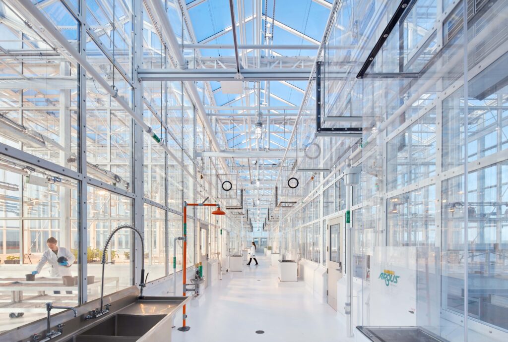 A fully conditioned rooftop greenhouse provides individually controlled light, temperature and humidity growth environments to replicate many different climates for focused research.