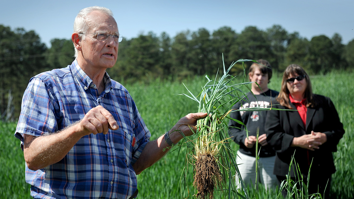 Bob Patterson teaches at a field laboratory.