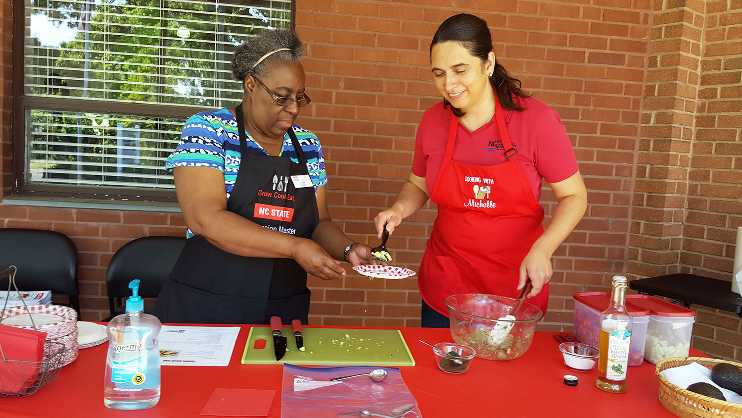 Extension Master Food Volunteers conduct a cooking demonstration.