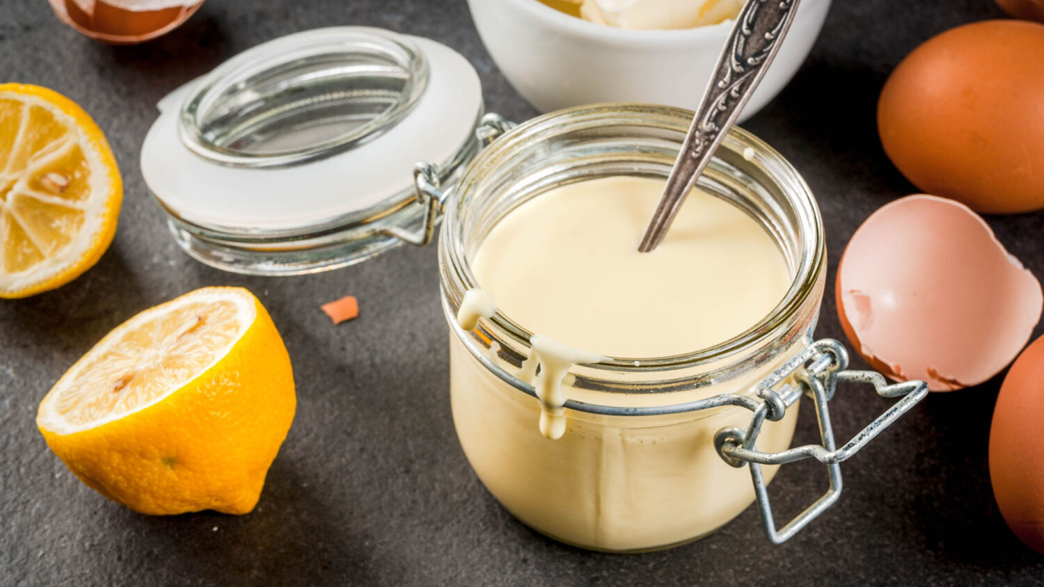 hollandaise sauce in a jar