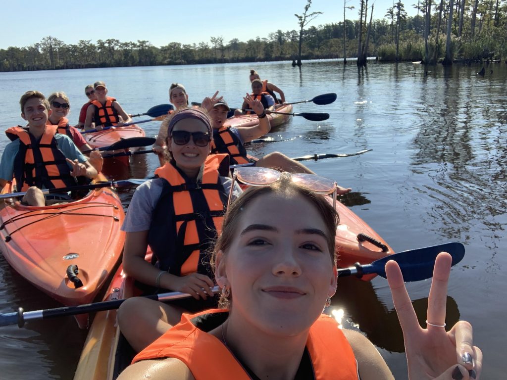 Fellow Jefferson Scholar Sophie Korenek takes a selfie with Alisa Andrews and peers during their annual fall retreat. 