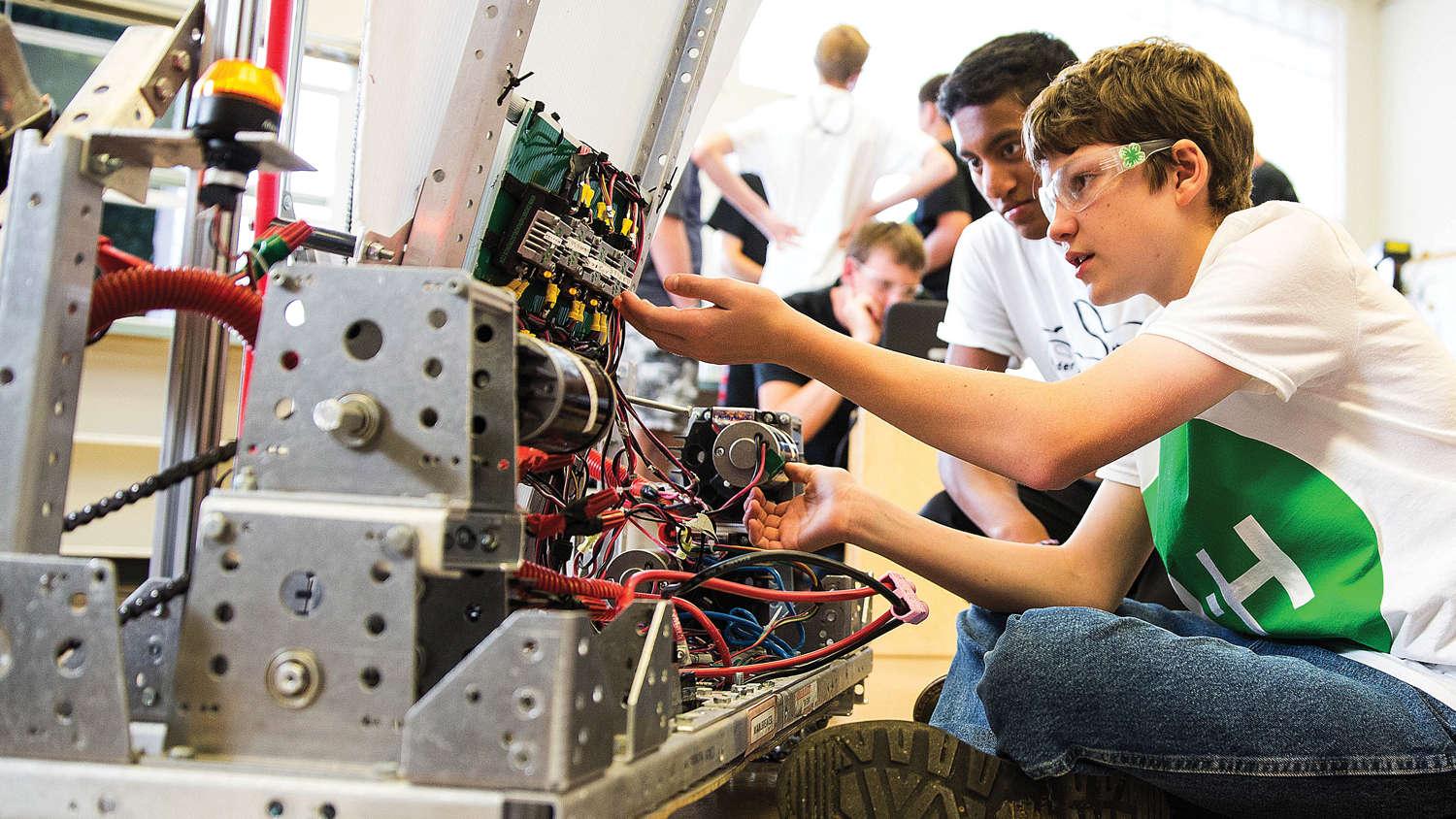 4H youth participating in the 4-H Electric Congress work on electrical challenges.